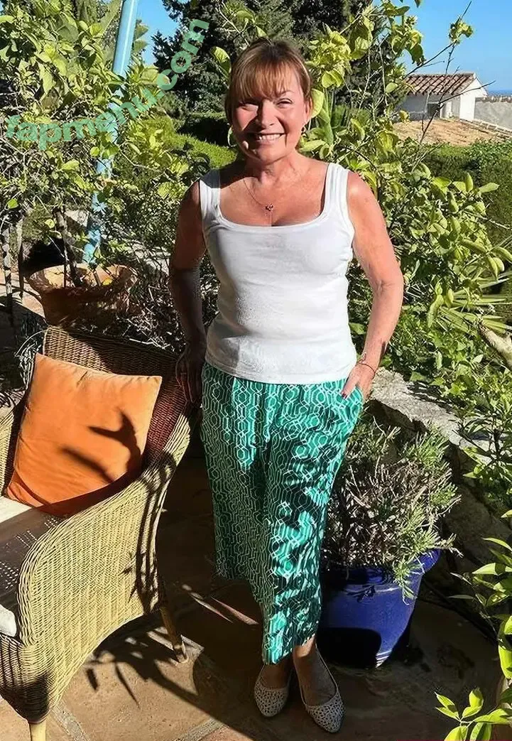 Lorraine Kelly nude photo #0072 (lorrainekellysmith)