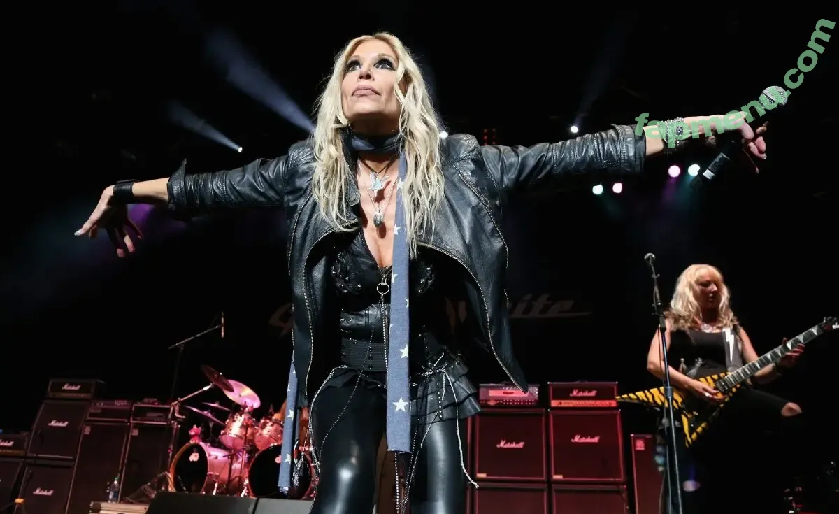 Lorraine Lewis nude photo #0016 (lorrainelewisrocks)