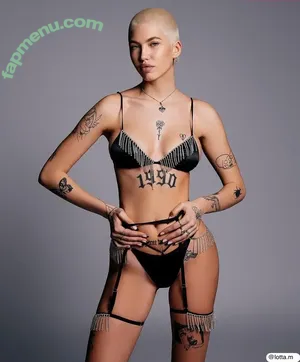  nude photo #0002