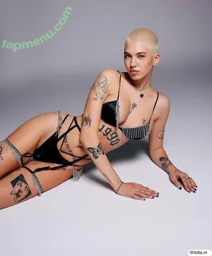  nude photo #0004