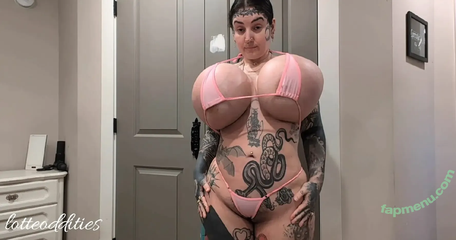 LotteOddities nude photo #0296 (Charlotte / lotteodditiesfree)