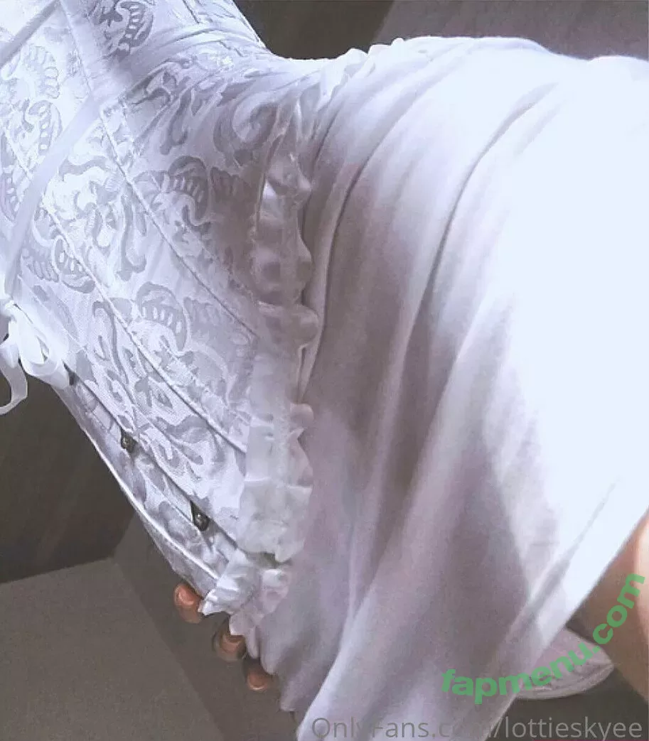 lottieskyee nude photo #0034 (Lottie Skye / littlelottieeee / lottieskye_)