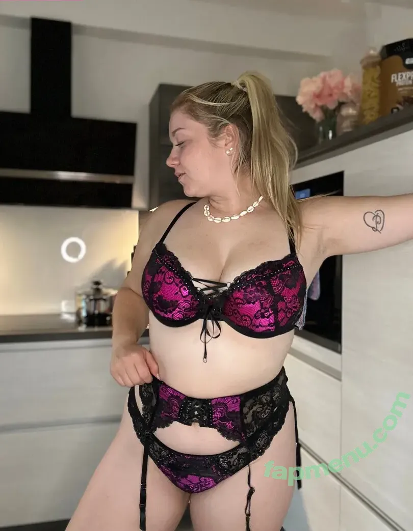 Lottiies Life nude photo #0149 (_lottiiiee_ / ladyinred-1)