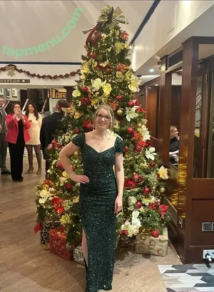 Louisa Willcox / getwealthywithlou nude photo #0057