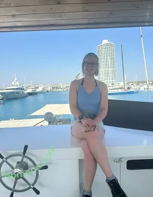 Louisa Willcox / getwealthywithlou nude photo #0060