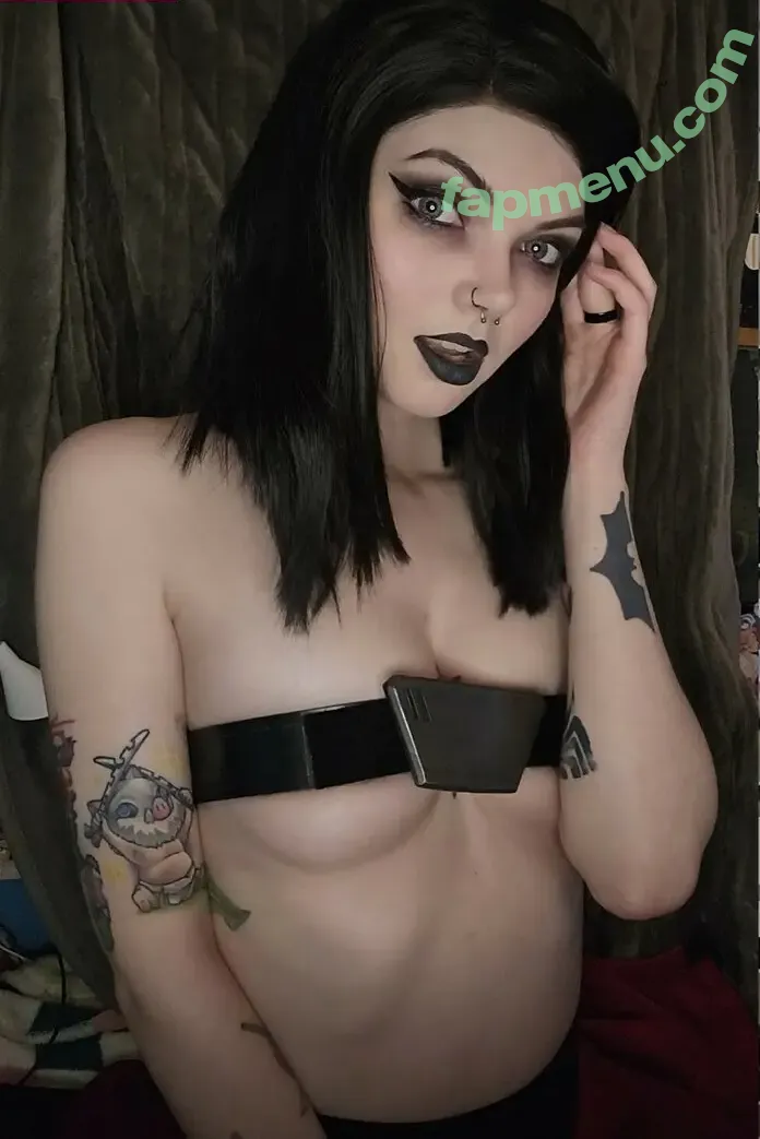 Louise Julie nude photo #0224 (ljaphra / louisejulie_)