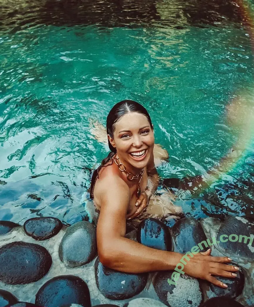 Louise Thompson nude photo #0020 (louise.thompson / samt907)