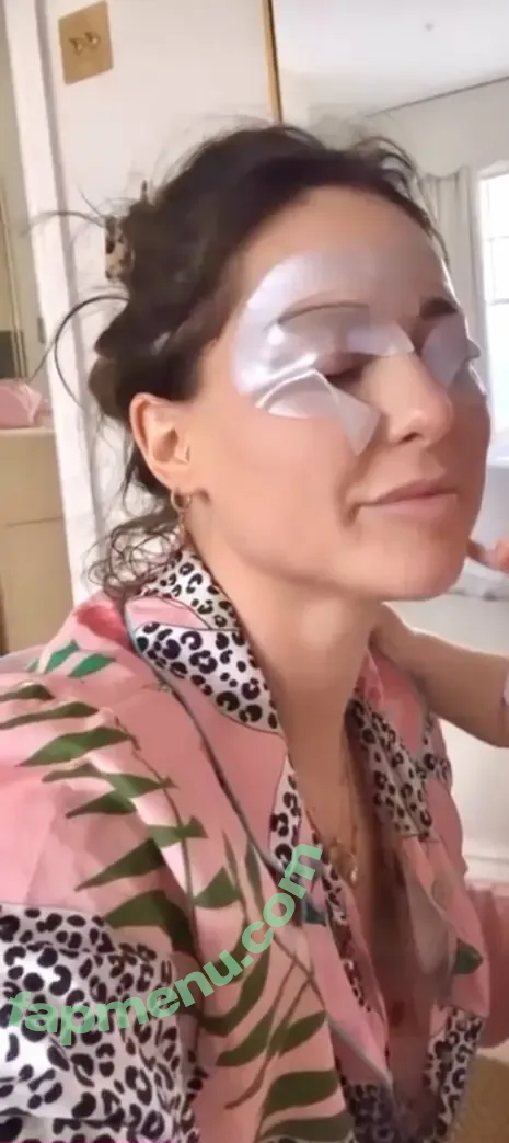 Louise Thompson nude photo #0063 (louise.thompson / samt907)