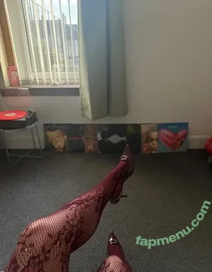 louiselaingx nude photo #0108