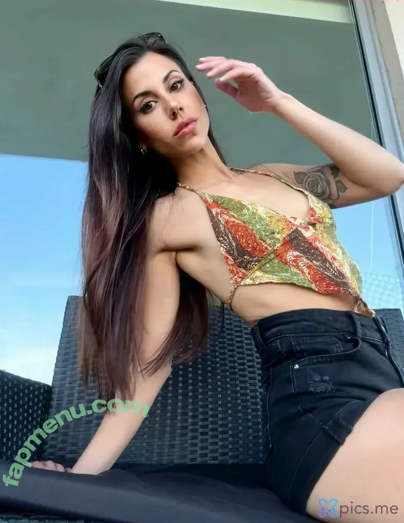 loulove11 nude photo #0103 (loulove11)