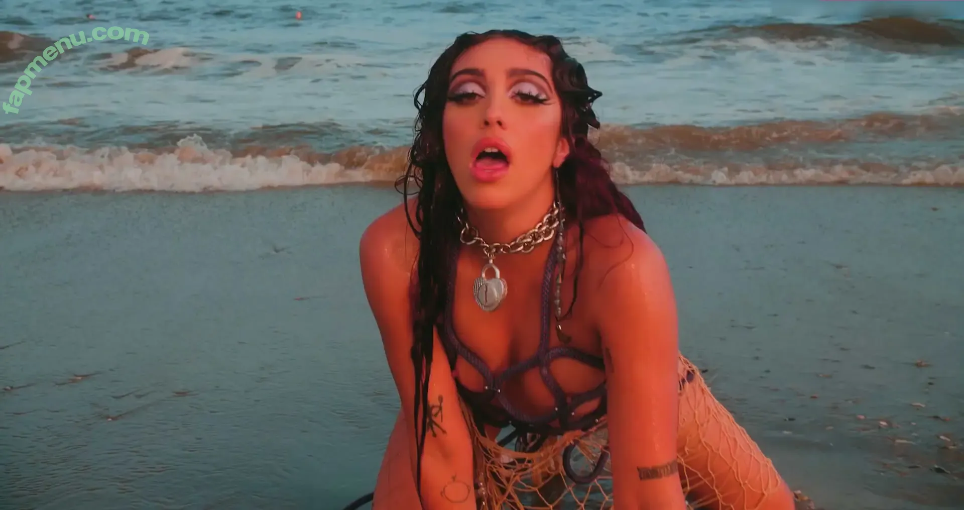 Lourdes Maria Ciccone Leon nude photo #0023 (lourdesleon)