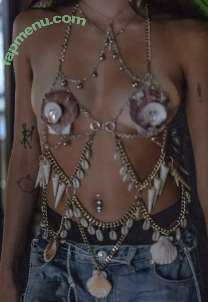 Lourdes Maria Ciccone Leon nude photo #0152 (lourdesleon)