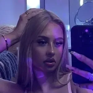 louryamory / creator / louryamoryy / nextdoorlaila nude photo #0006