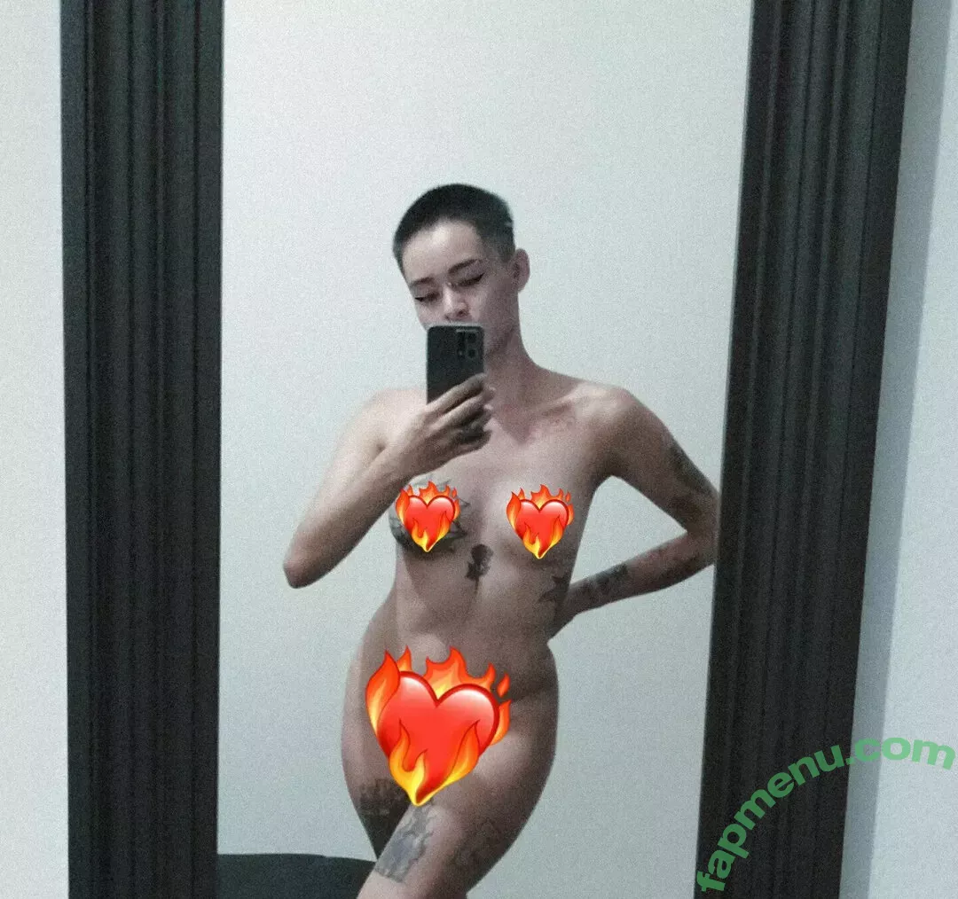 loveaxlgnr nude photo #0007 (ballon_cheeks_)