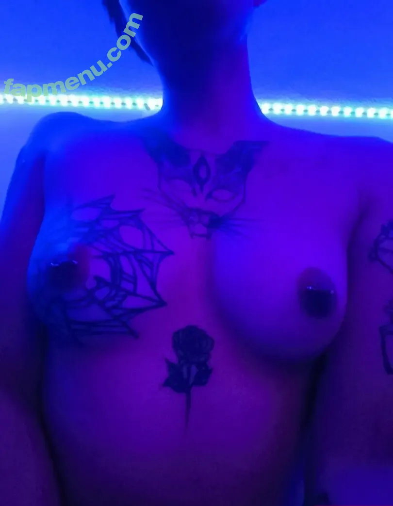 loveaxlgnr nude photo #0035 (ballon_cheeks_)