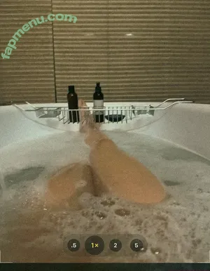 Lovelo044 / KissFromLo nude photo #0007