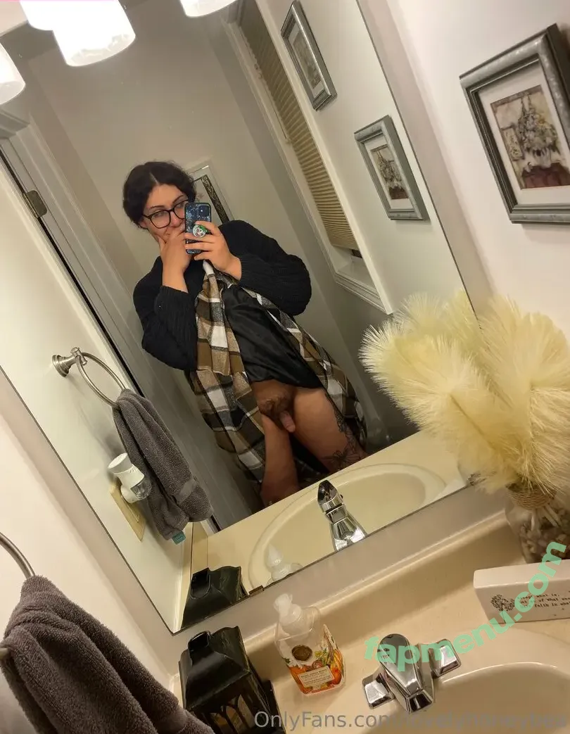 lovelyhoneybea nude photo #0001 (lovelyhoneybee)