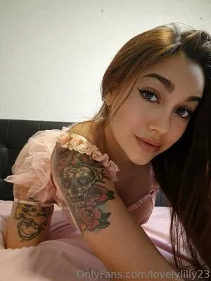 lovelylilly23 / lovelylilyy123 nude photo #0127