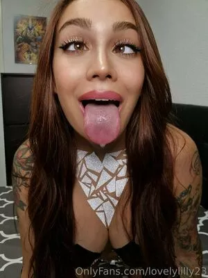 lovelylilly23 / lovelylilyy123 nude photo #0334