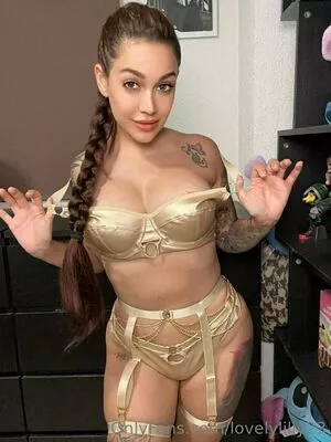 lovelylilly23 / lovelylilyy123 nude photo #0381