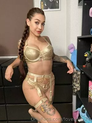 lovelylilly23 / lovelylilyy123 nude photo #0393