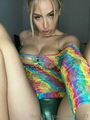 lovelylilly23 / lovelylilyy123 nude photo #0447