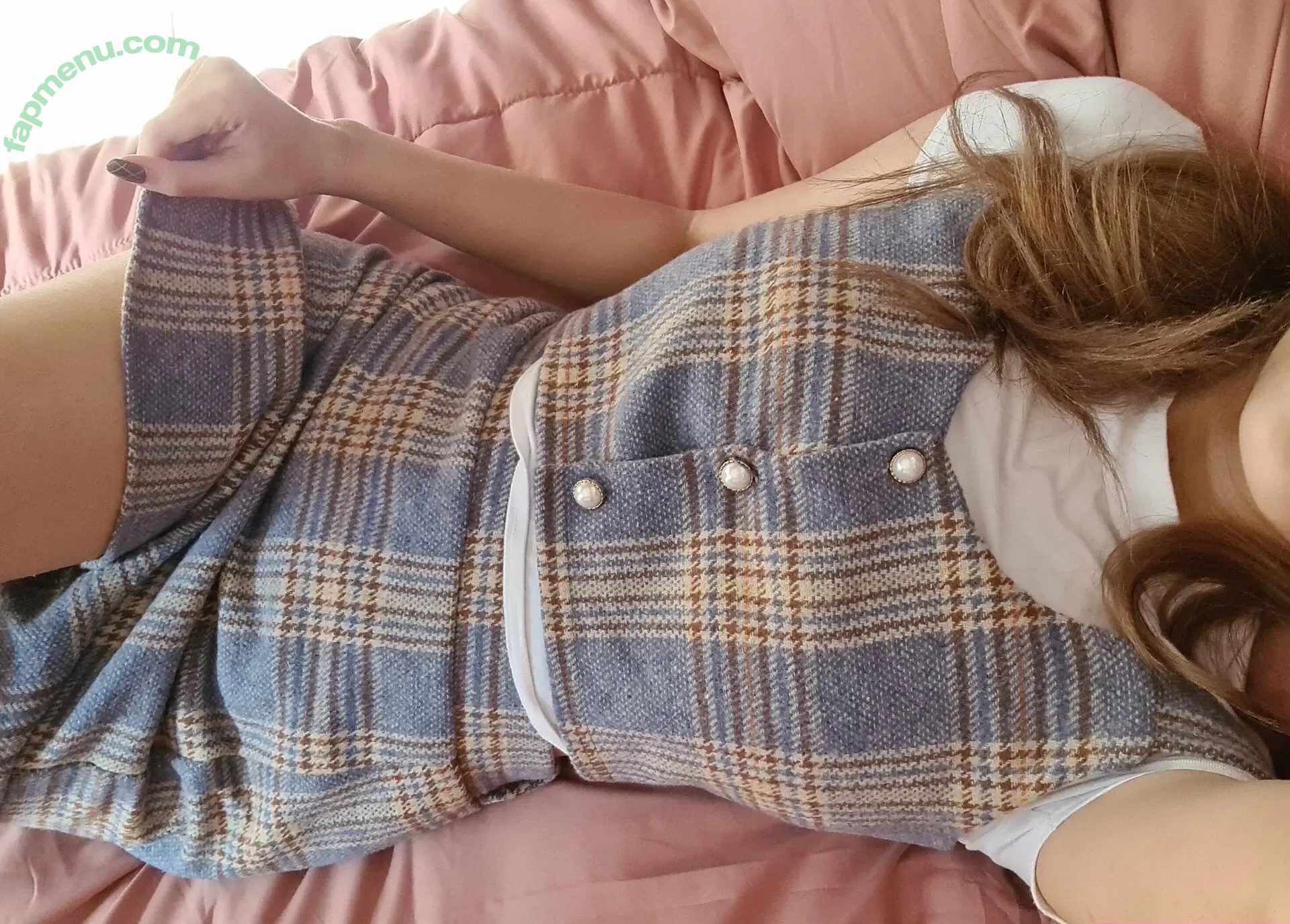 lris_adamsone nude photo #0029 (iris_adamsone)