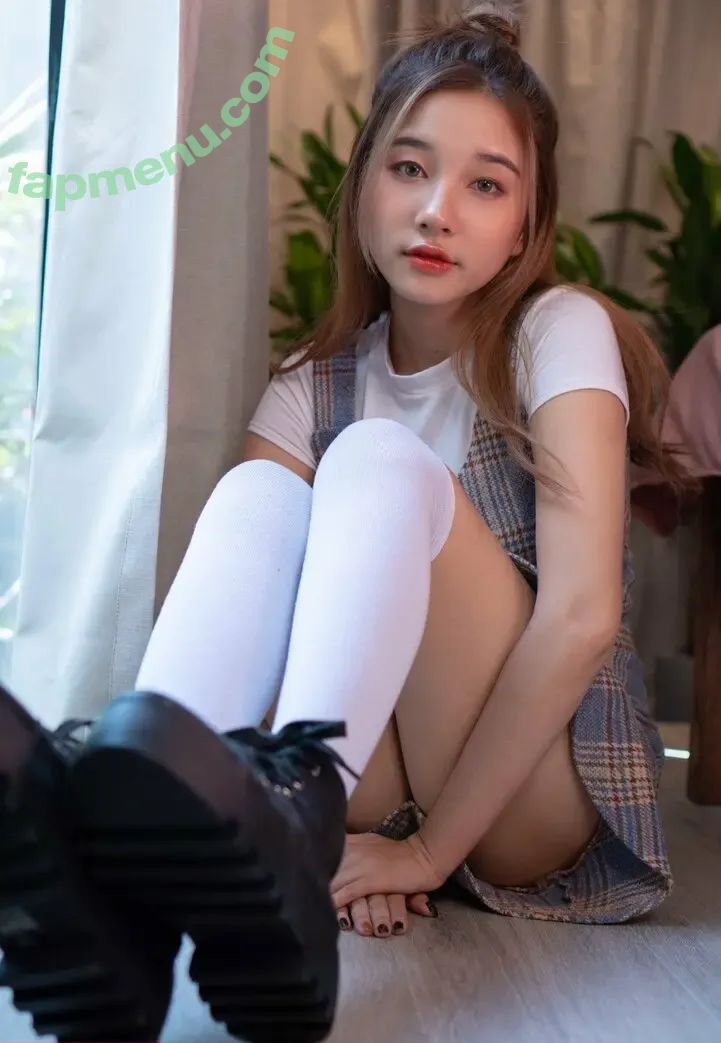 lris_adamsone nude photo #0033 (iris_adamsone)