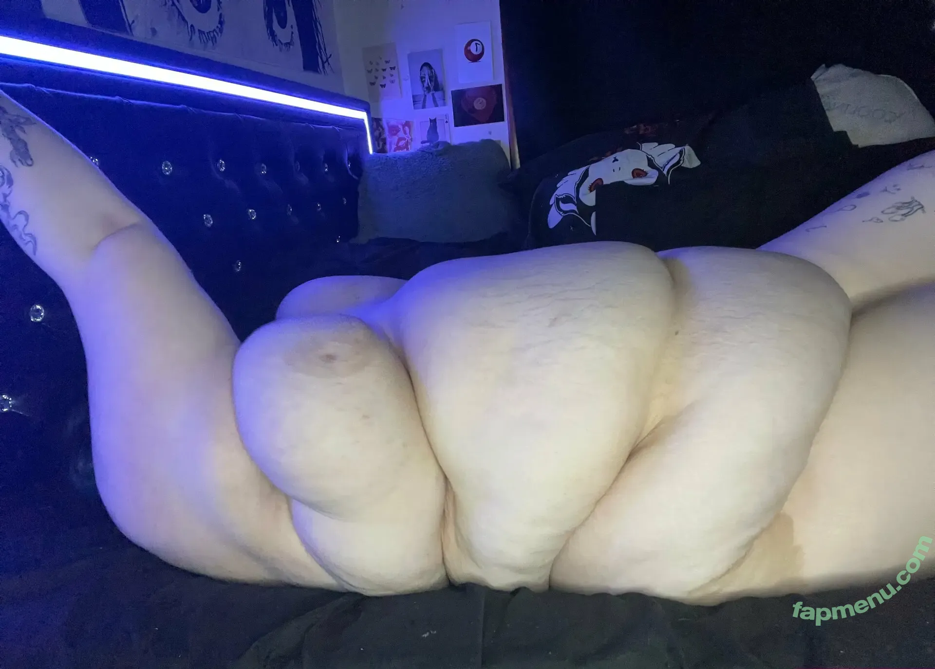 lsdxwhxre nude photo #0029 (th0ttieronnie)