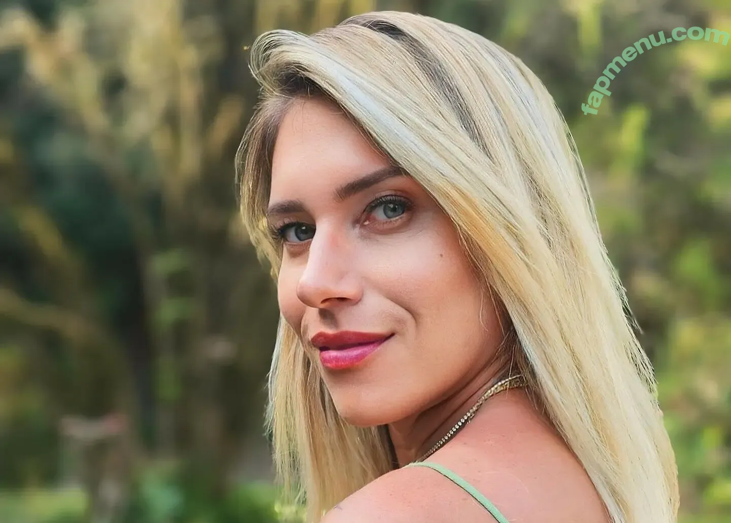 Lua Ferrari nude photo #0004 (lua.ferrari)