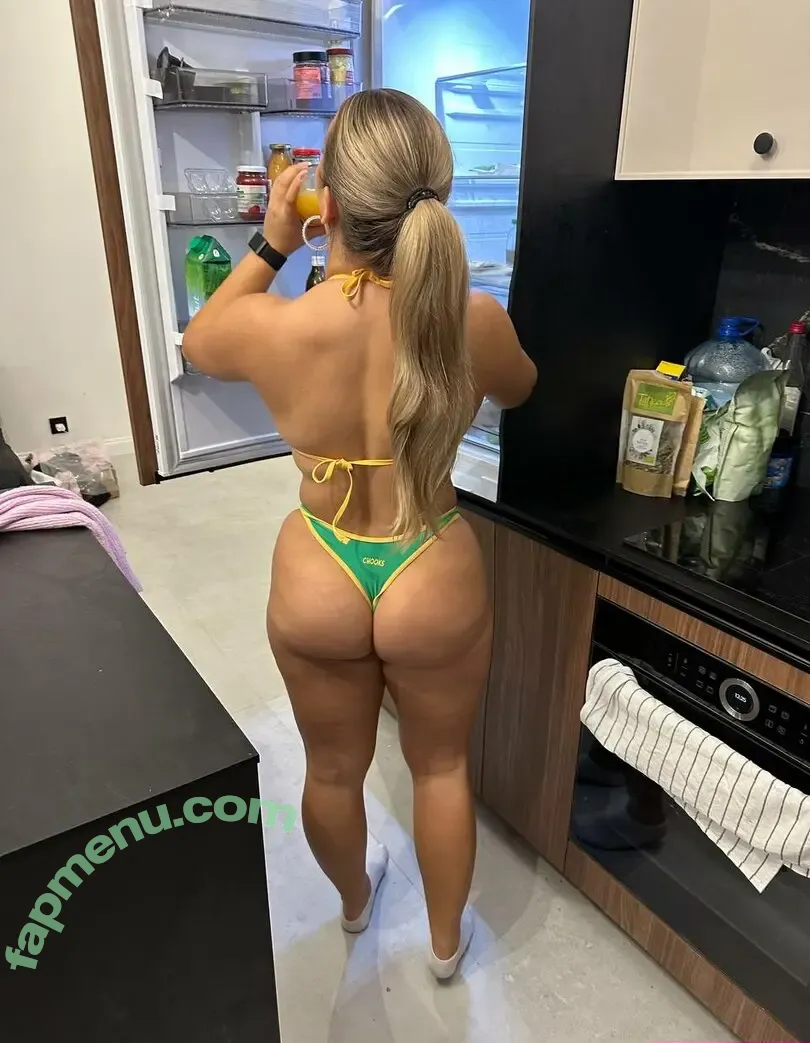 Luana De Rosa nude photo #0002 (cinderelluana / luanabunnii / luanaderossa)