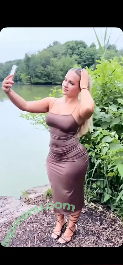 Luana De Rosa nude photo #0005 (Luanaderossa / cinderelluana / luanabunnii)