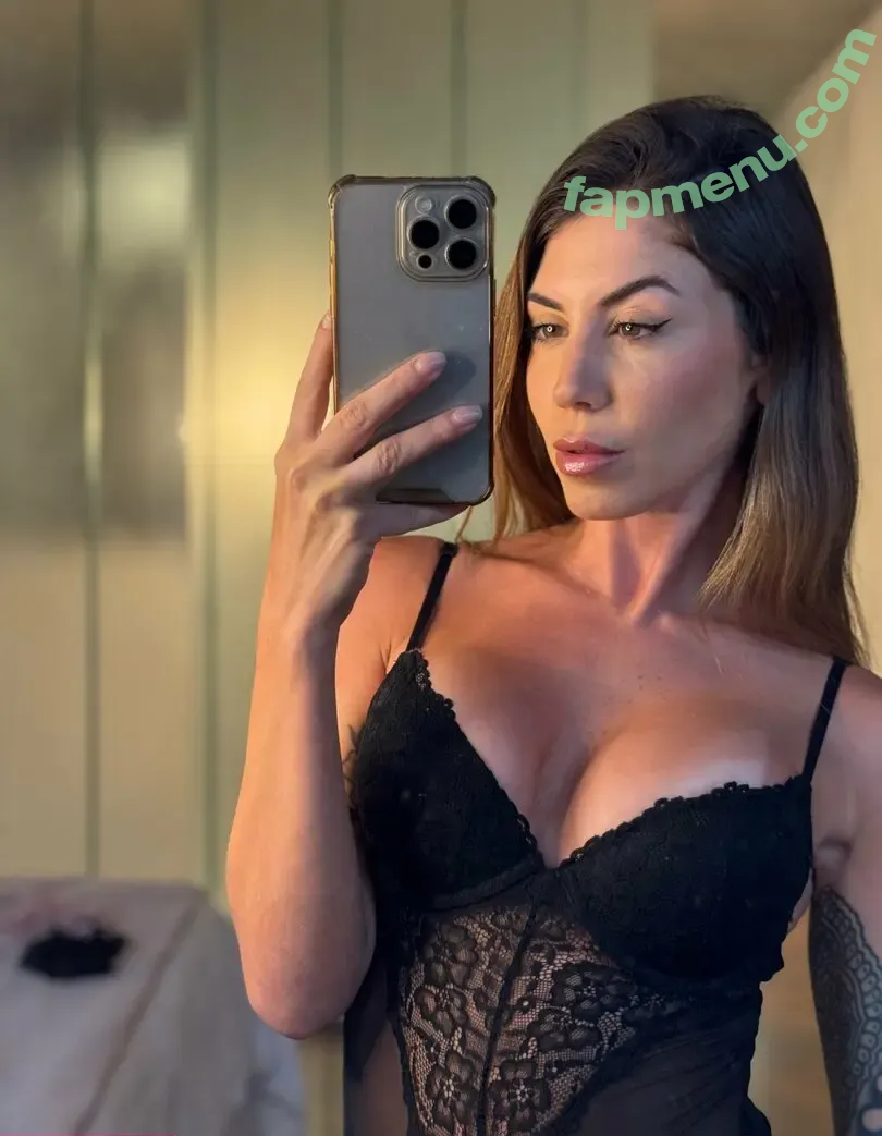 Lucia Ferraro nude photo #0005 (itsluciaferraro / luciaferraro)