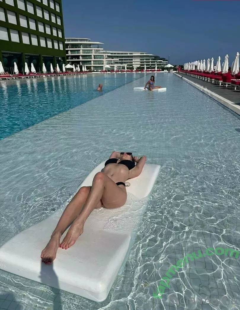 lucia.morris nude photo #0025 (ucantwearthat)