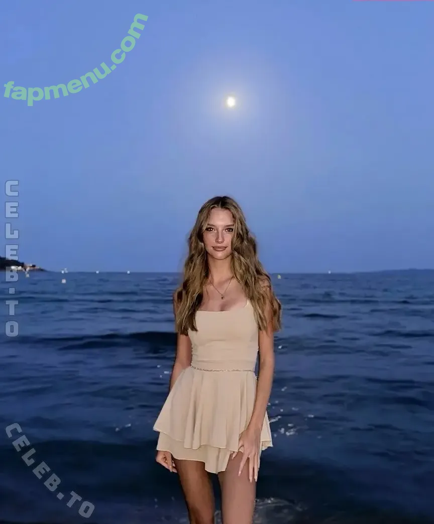 Luciaa.hln nude photo #0018 (Luciaa.hln)