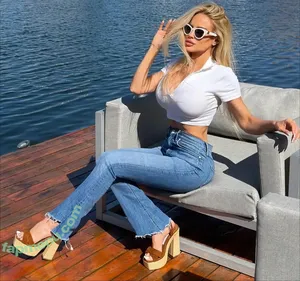 Luciana Salazar / salazarluli nude photo #0074