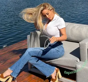 Luciana Salazar / salazarluli nude photo #0077