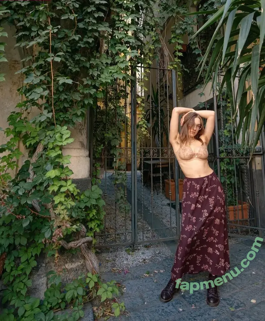lucie nude photo #0025 (lucieoda / lucieodaa)