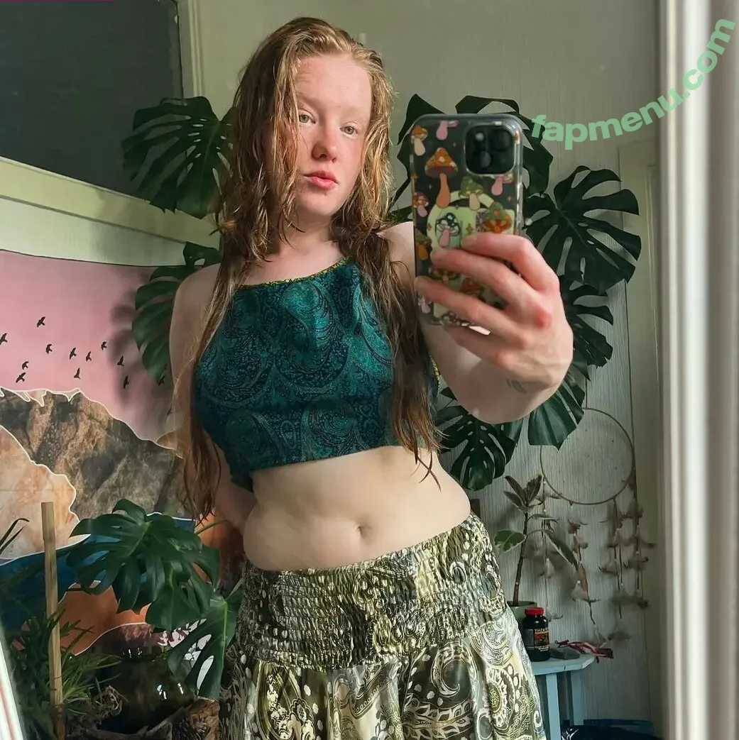 lucie_roams nude photo #0026 (Lucie Middleton / cutefeetroaming)