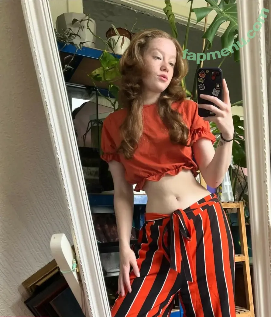 lucie_roams nude photo #0032 (Lucie Middleton / cutefeetroaming)