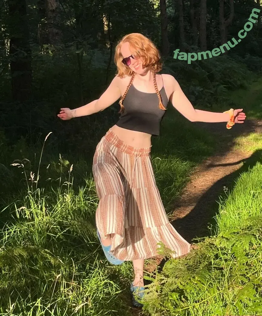 lucie_roams nude photo #0034 (Lucie Middleton / cutefeetroaming)