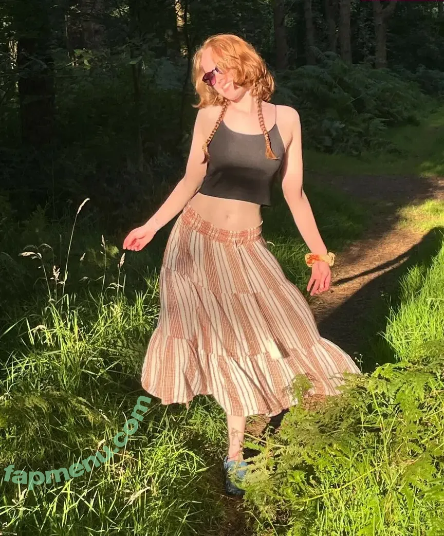 lucie_roams nude photo #0035 (Lucie Middleton / cutefeetroaming)