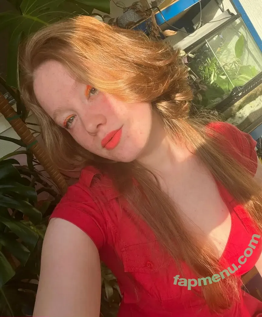 lucie_roams nude photo #0044 (Lucie Middleton / cutefeetroaming)
