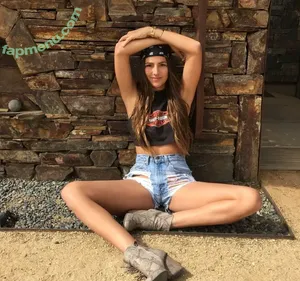 Lucinda Aragon / Thumbnail Previews / lucyaragon nude photo #0045