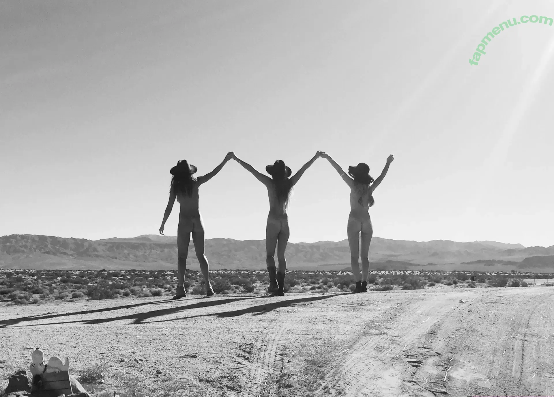 Lucinda Aragon nude photo #0037 (Thumbnail Previews / lucyaragon)