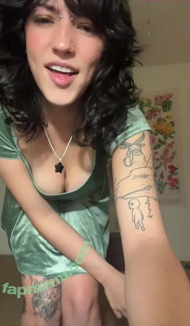 Lucky Ollie nude photo #0002 (luckyolliee)