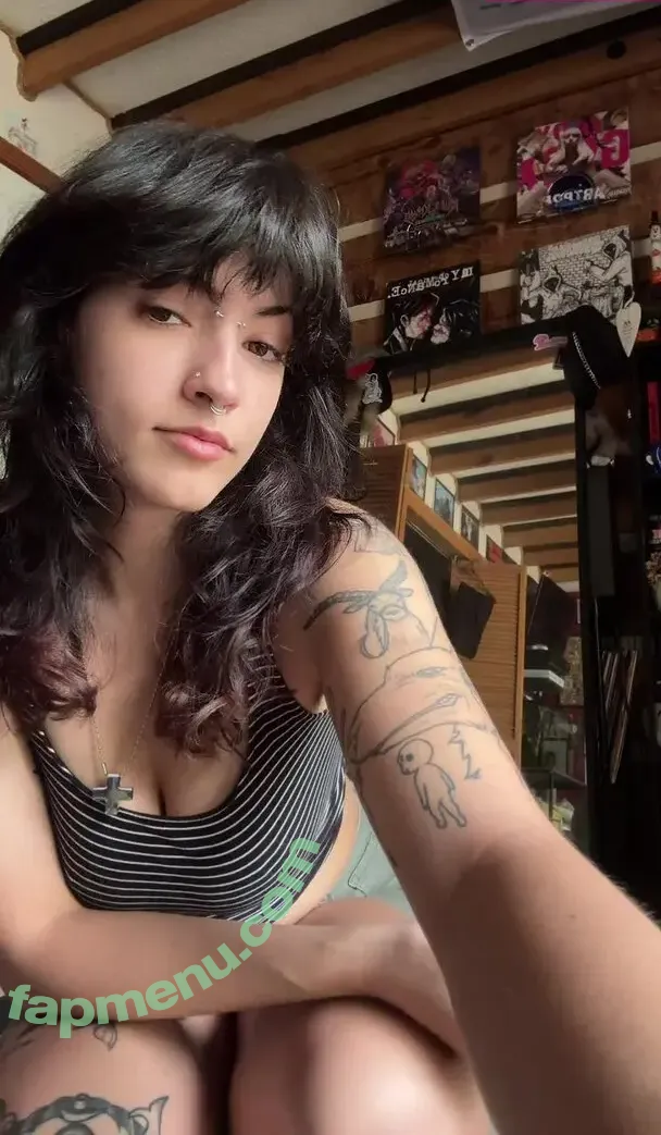 Lucky Ollie nude photo #0015 (luckyolliee)