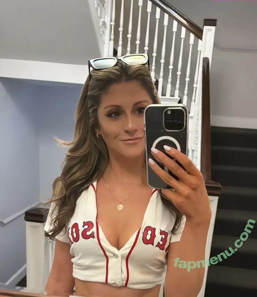 Lucy Burdge nude photo #0001 (lucilleburdge)
