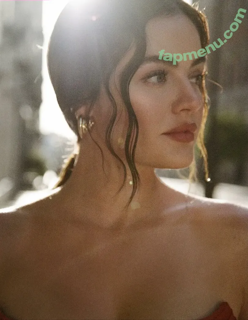 Lucy Hale nude photo #1056 (lucyhale)