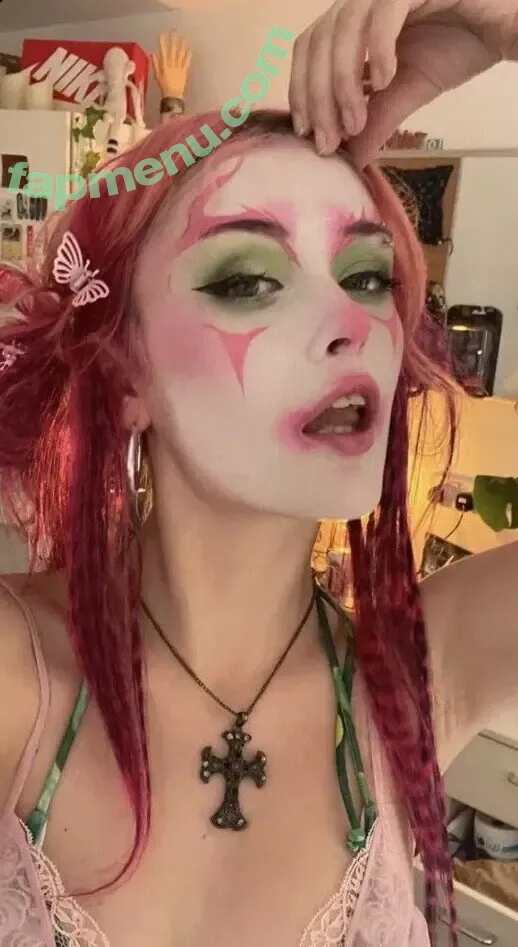 Lucy Kerr nude photo #0013 (LucySeeingDiamonds / WimbleWobble_ / iamlucyu)